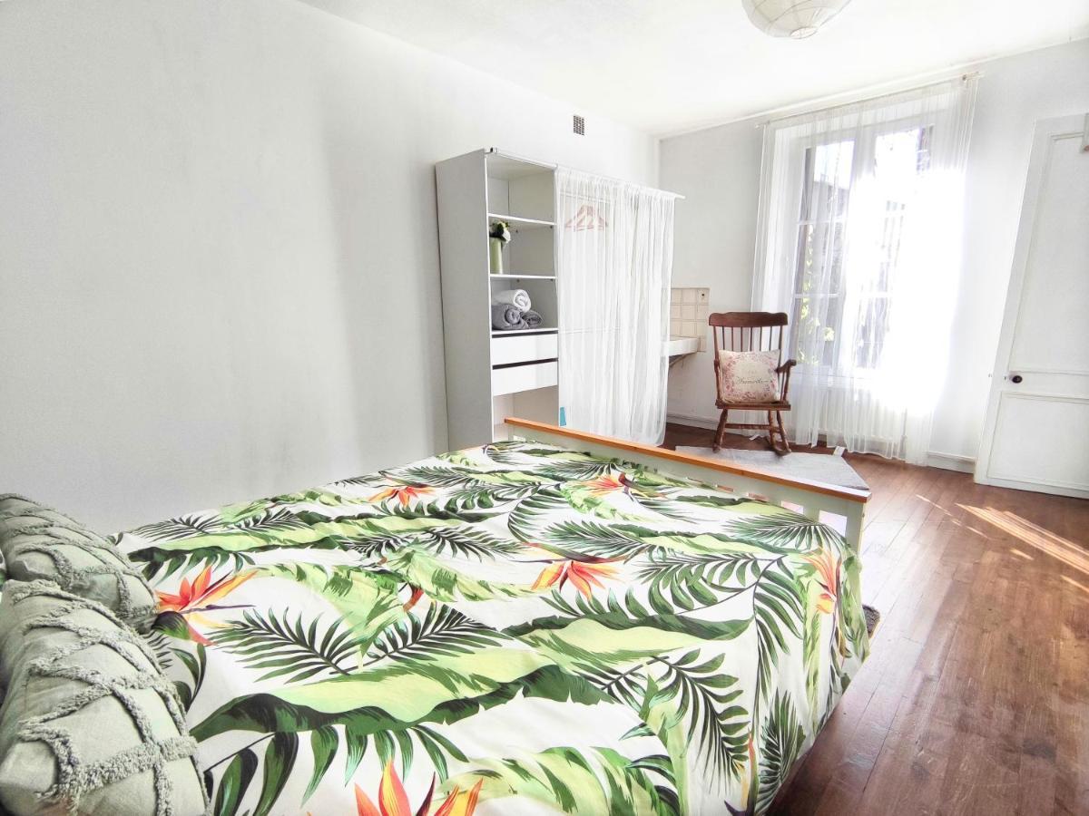 Number 22 - Le Dorat - Apartment One With Garden & Free Parking Kültér fotó