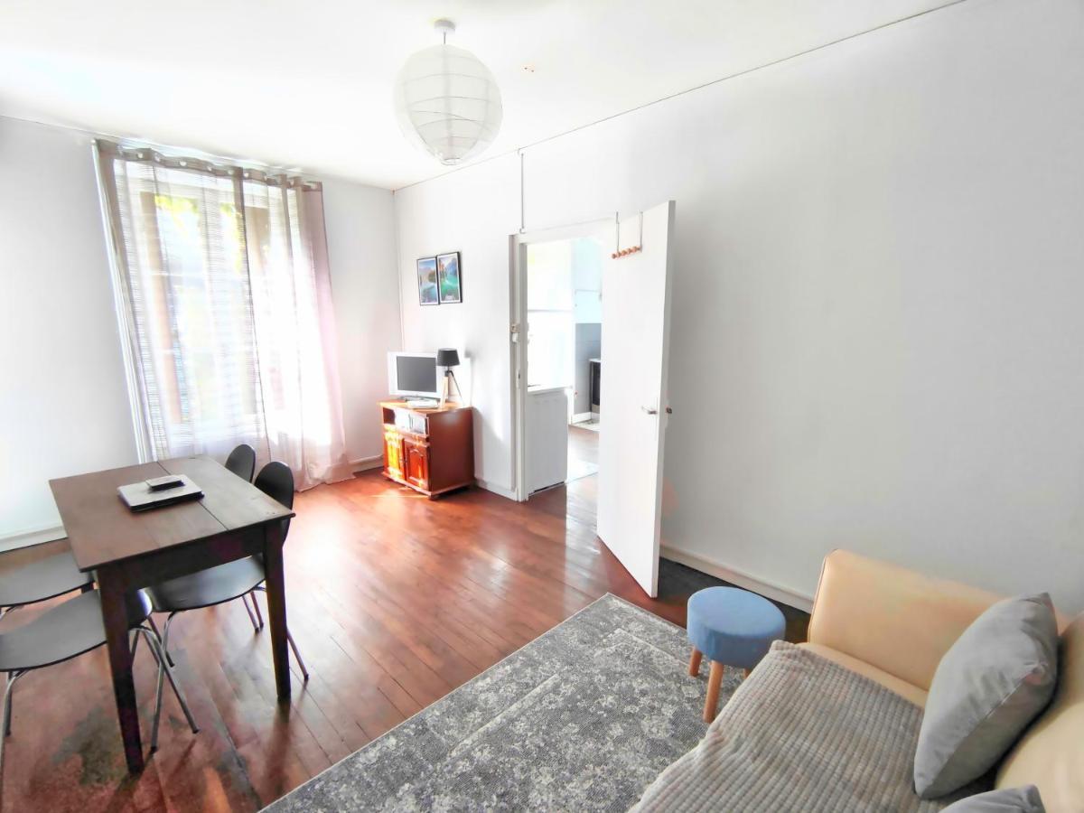Number 22 - Le Dorat - Apartment One With Garden & Free Parking Kültér fotó