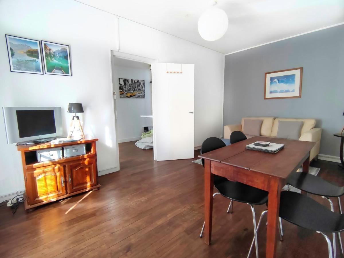 Number 22 - Le Dorat - Apartment One With Garden & Free Parking Kültér fotó