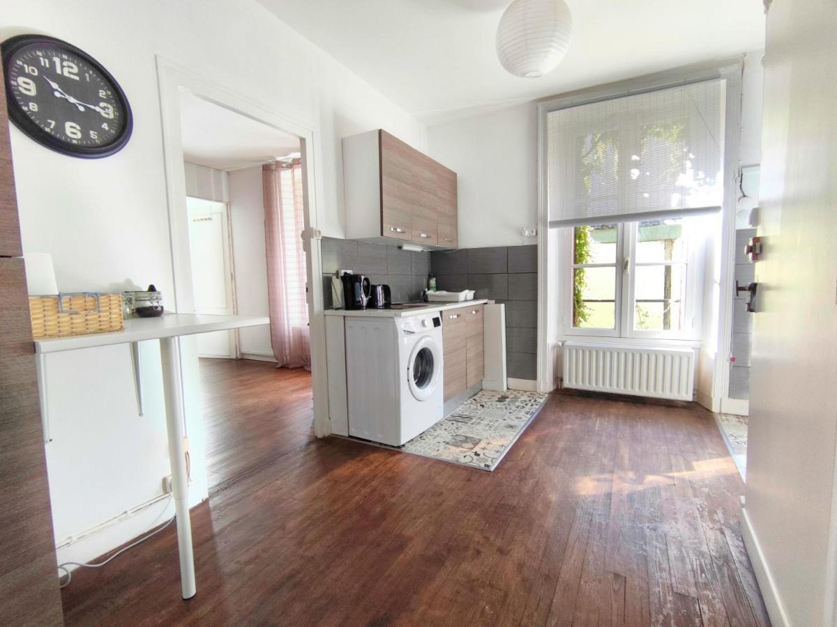 Number 22 - Le Dorat - Apartment One With Garden & Free Parking Kültér fotó